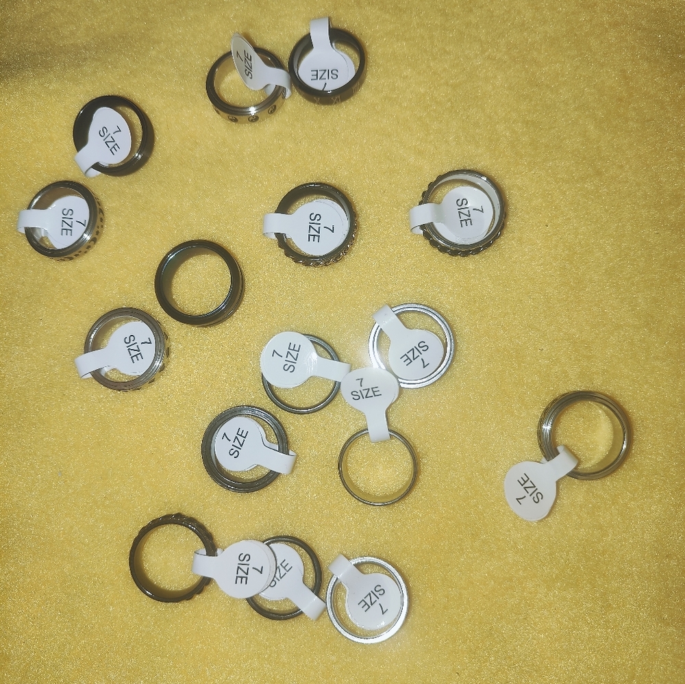 Men's assorted rings 16 count